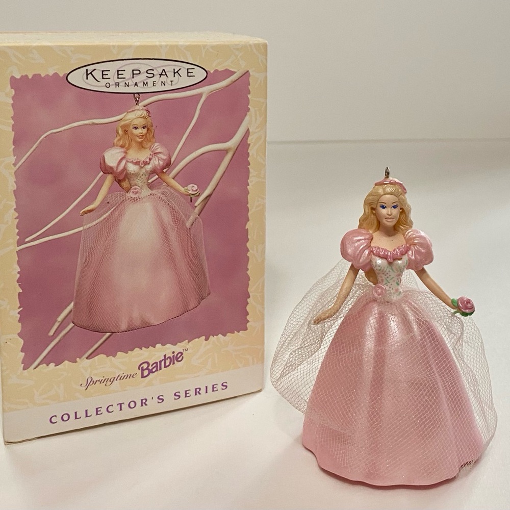 🌹🍃New In Box ~ Hallmark Keepsake 1996 “Springtime” Barbie Collectors Ornament
